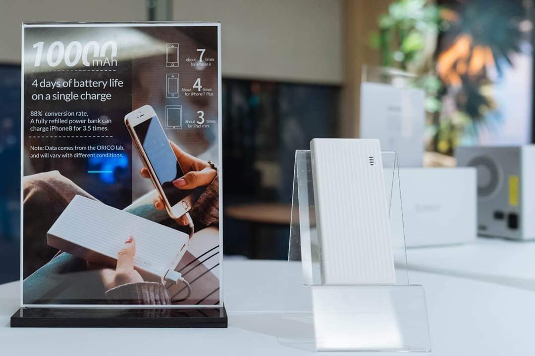 ấn tượng cách làm việc chuyên nghiệp, hnay quay lại rate cho shop hihi nhưng mình khuyên nên mua loại khít phần đầu (hình đế màu đen) để giấy không bị rơi xuống. hoặc bạn nên dùng băng keo để dán phần đầu. lúc này mình vội quá ko kịp chuẩn bị :3