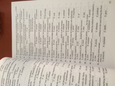 Bộ câu hỏi theo từng chủ đề, từ vựng tương đối khó, chỉ có đáp án không có lời giải chi tiết nên việc tra từ khá bất tiện nhưng được cái hỗ trợ việc mở rộng vốn từ hơn. Sách thầy Vĩnh Bá rất tốt, chỉ có điều giấy hơi mỏng.