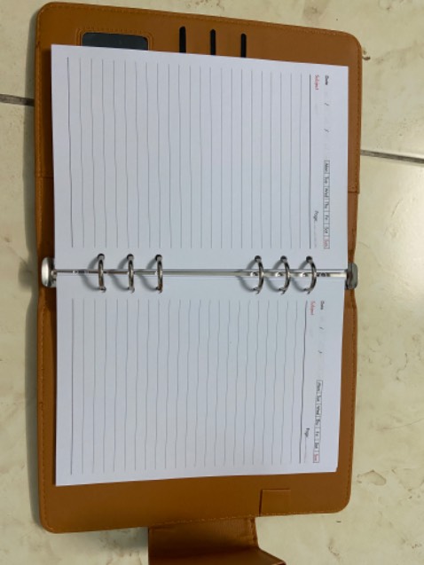 Còng bị gỉ sét, bìa thô và quá to so với ruột