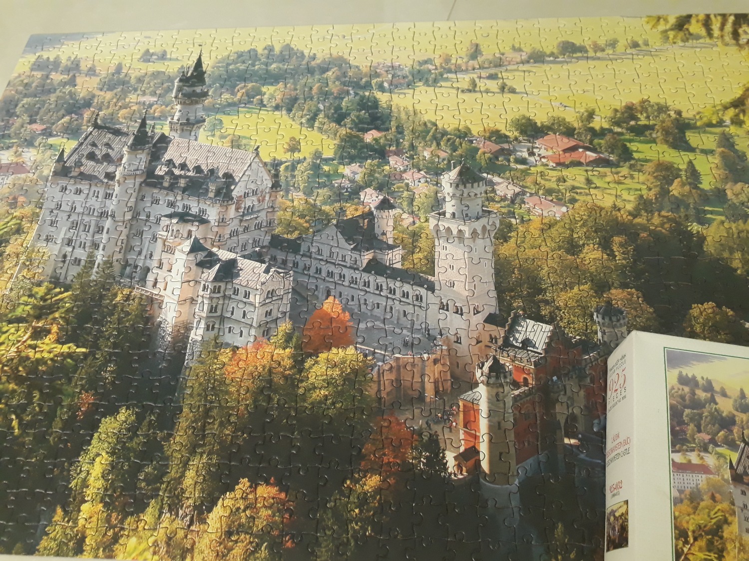 Nhìn chung chất lượng cũng hợp lý với giá sản phẩm tuy nhiên bị lỗi hết 1 miếng làm bức tranh không hoàn hảo. Tiki giao hàng chậm nhưng đã khắc phục khi nhận phản hồi