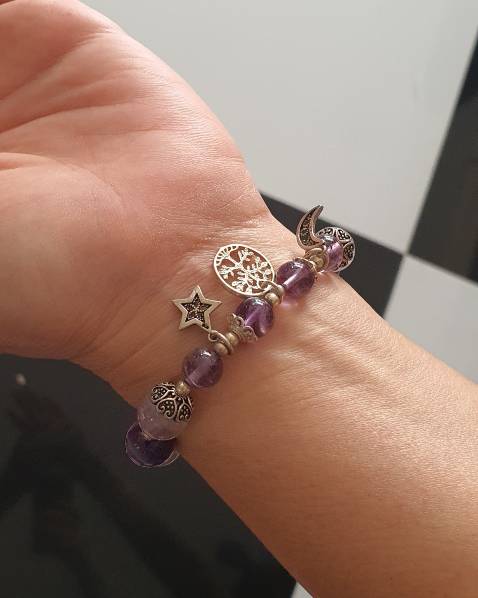 Đá đẹp, sáng bóng, bạc tốt. rất hài lòng!