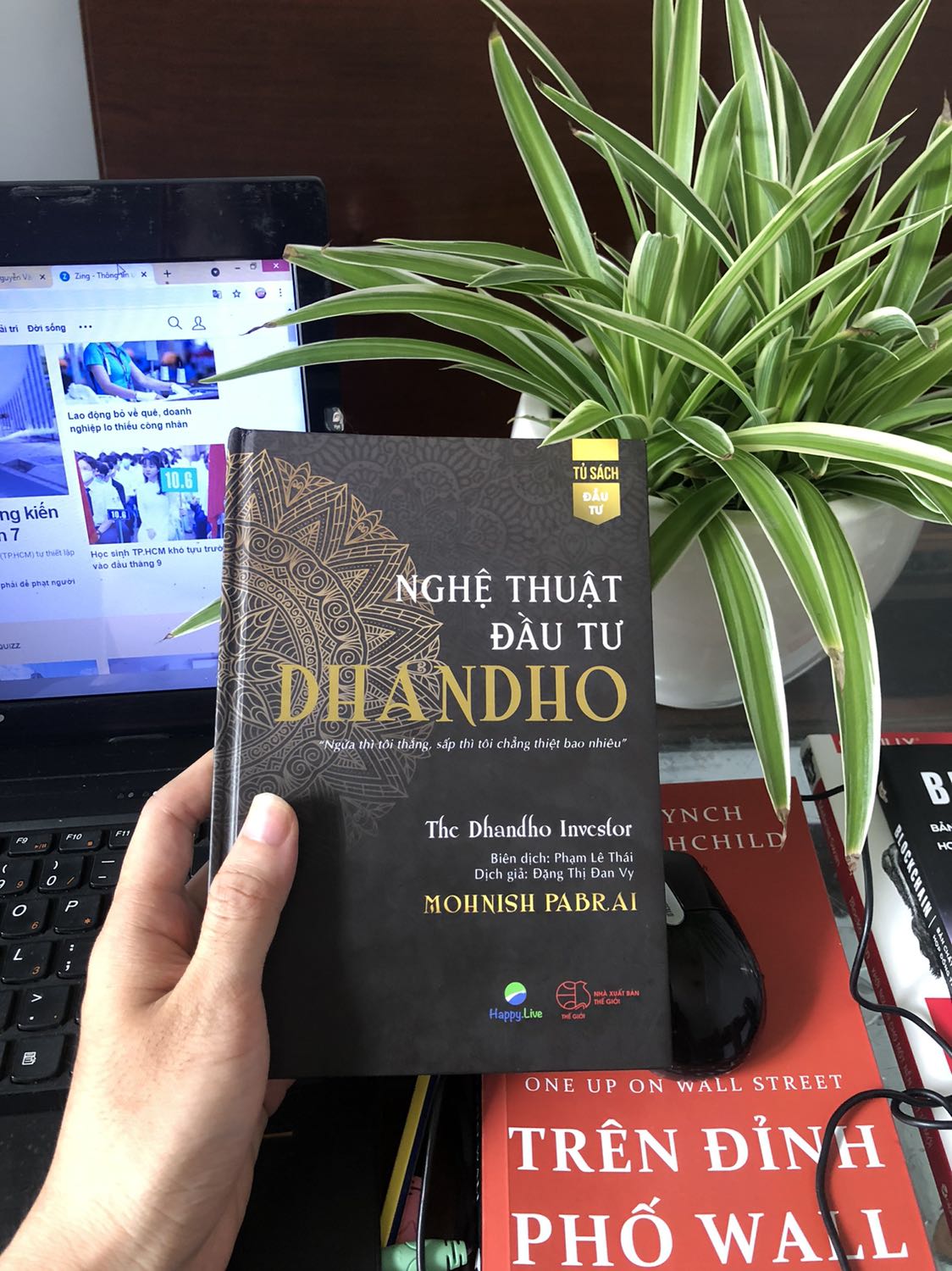 Nội dung ok, có tính thực tiễn. Tuy nhiên kiến thức không phải là mới so với các sách đầu tư khác. Giá bán sách so với các sách cùng thể loại là quá cao. Dường như đây là phong cách làm sách của Happy live, luôn bán sách mắc hơn nhiều so với các sách cùng loại dù sách lúc nào cũng ít kiến thức hơn, nội dung ít hơn.