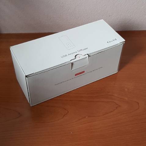 Mới khui hộp mình thấy kích thước máy hơi nhỏ so với tưởng tượng của mình. Nhưng sau khi bỏ vào xe thấy rất hợp. Dùng sau 1 ngày thấy máy chạy rất êm, mình chạy liền gần 2h thấy hơi sương ra vừa phải, cho thêm 2 giọt tinh dầu vào cảm thấ rất sảng khoái. Vỏ thiết kế bằng kim loại rất chắc chắn và nhìn khá sang trọng. Đã từng dùng loại có lõi bông, khi dùng máy này của kobi thấy khác biệt hẳn. Shop đóng gói cẩn thận, giao nhanh, có thiệp cảm ơn nữa. Cám ơn shop, sẽ tiếp tục ủng hộ thêm tinh dầu.