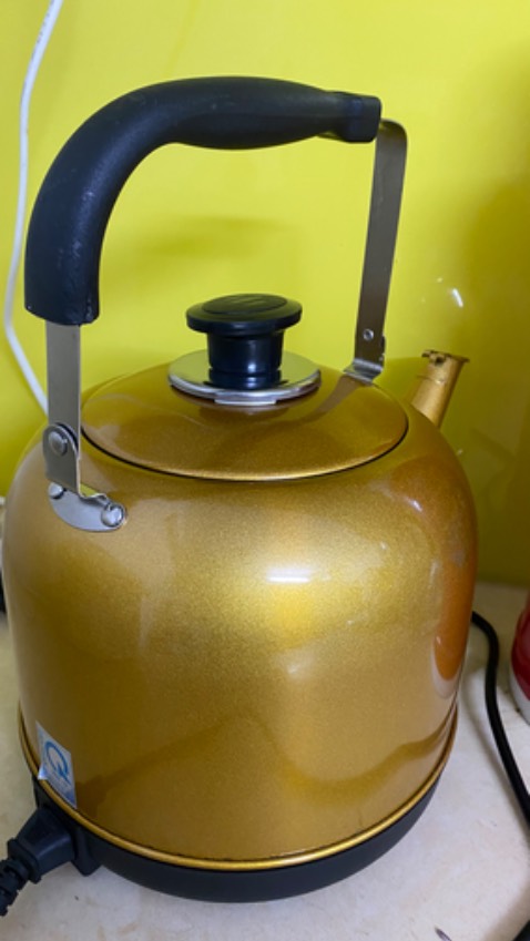 Ấm to đẹp nấu roi khi xôi tự ngắt, ok và thân thiện với hình dáng ấm nước xưa.