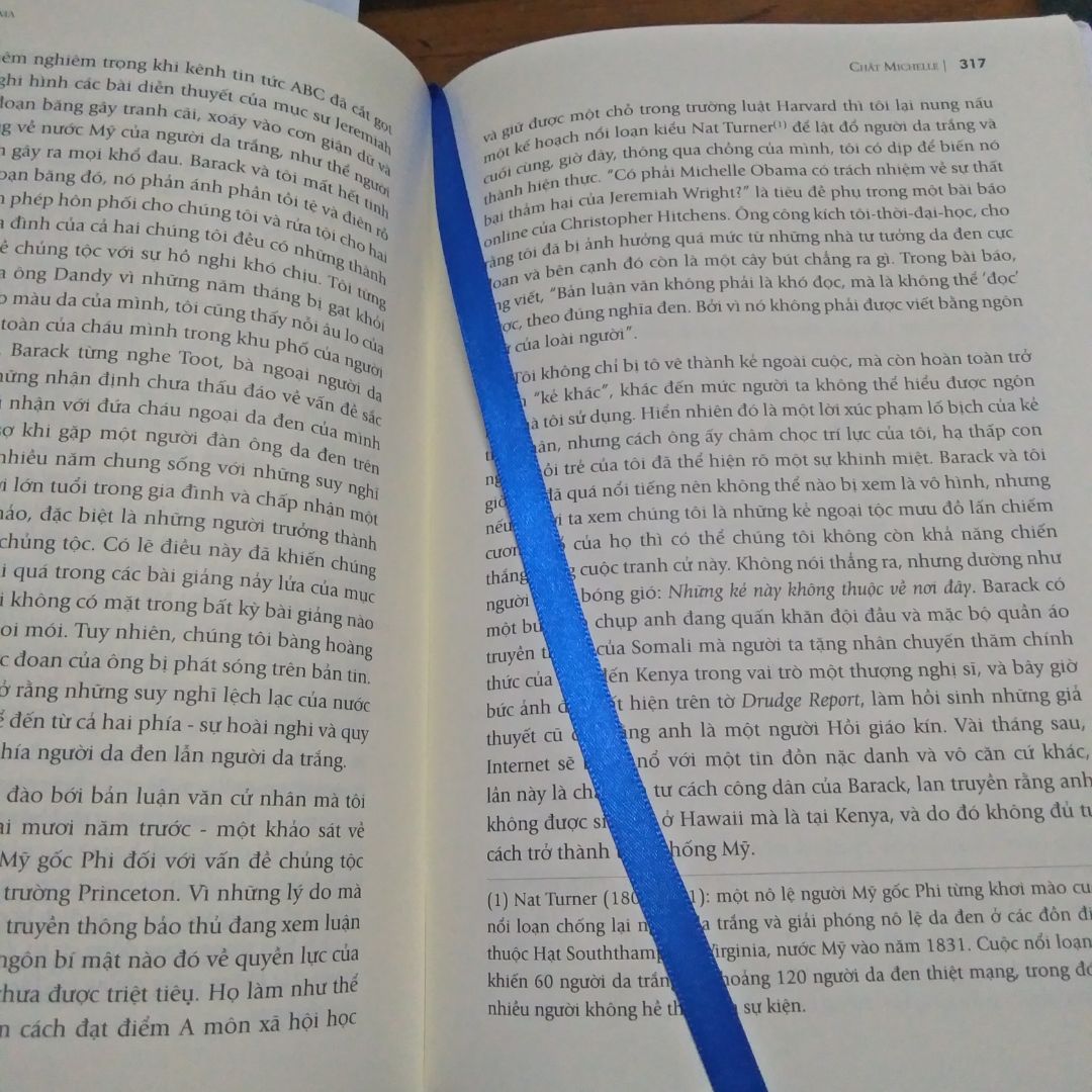 Hôm qua tình cờ thấy Tiki sale 240k nên tranh thủ đặt vì cũng muốn mua lâu rồi , lại có thêm mã khuyến mãi nữa nên freeship (giao hàng tiêu chuẩn) luôn. Thấy nhiều bạn nói về việc sách bị móp méo nên mình cũng lo. Nhưng hôm nay nhận được sách phải nói là ngoài mong đợi: đóng gói cẩn thận, sách đẹp, giấy tốt. Nội dung sách thì không phải bàn rồi. Cảm ơn Tiki nhé.