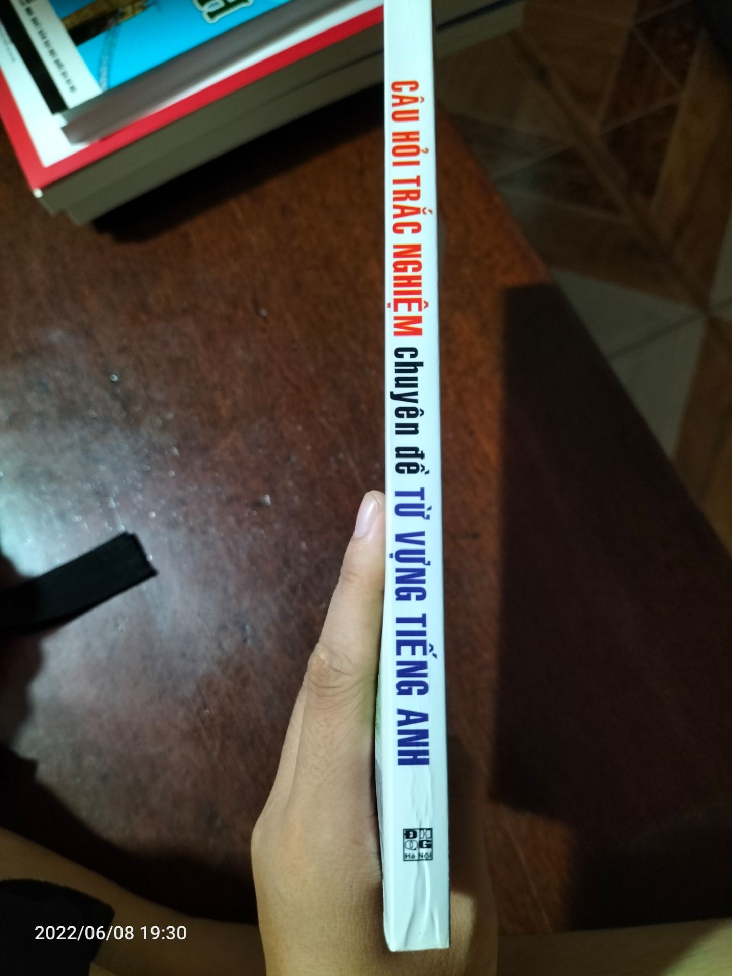 Sách giao nhanh, shipper thân thiện. Nội dung khá hay. Mình mua để rèn kĩ năng anh văn. Giấy in mỏng. Mình mua dịp sale nên có 47k. Nói chung thích ý lắm