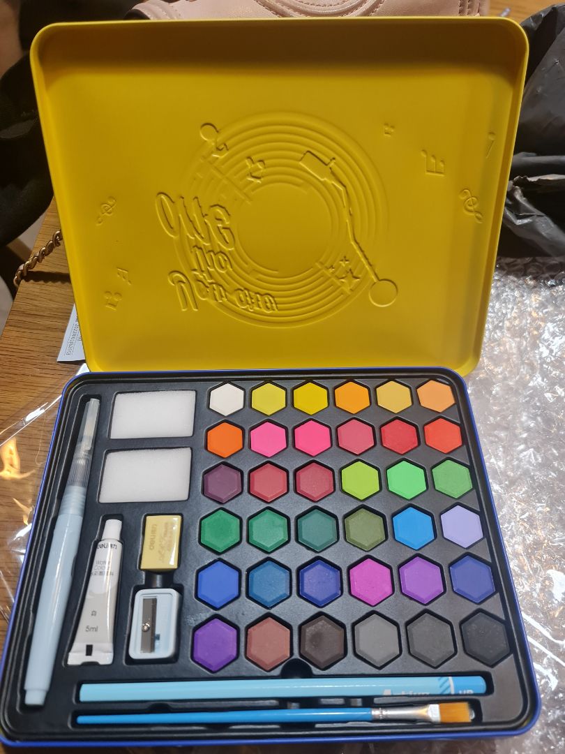 Đóng gói cực kỳ cẩn thận, phải 3 bọc màn xốp bong bóng để chống trầy, xước. 
Hàng đi từ Hưng Yên nhưng lại khá nhanh.