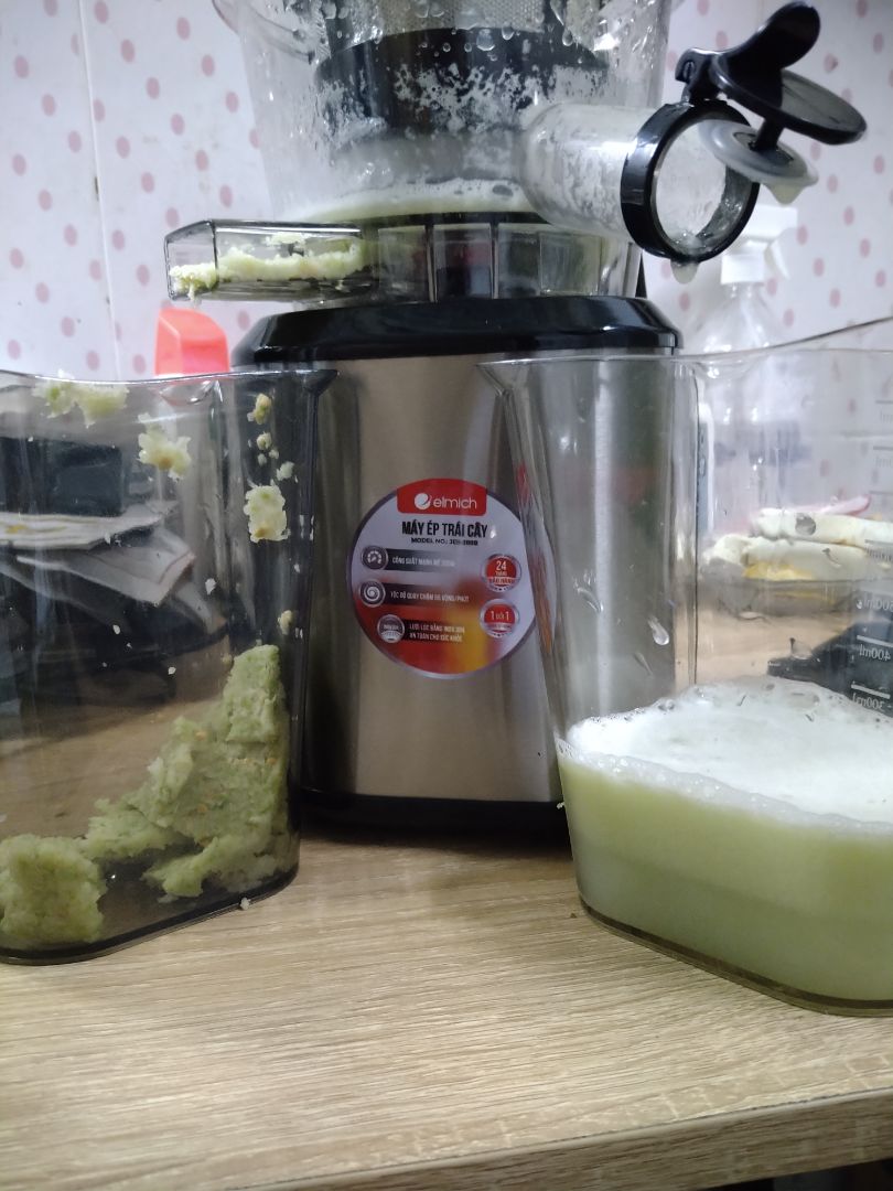 Ưu điểm: máy chạy êm.
Nhược điểm: Vắt không ráo nước, vệ sinh chổ thảy chất bả khó khăn, thực phẩm còn trong lòng xoay. 
Không hài lòng sản phẩm