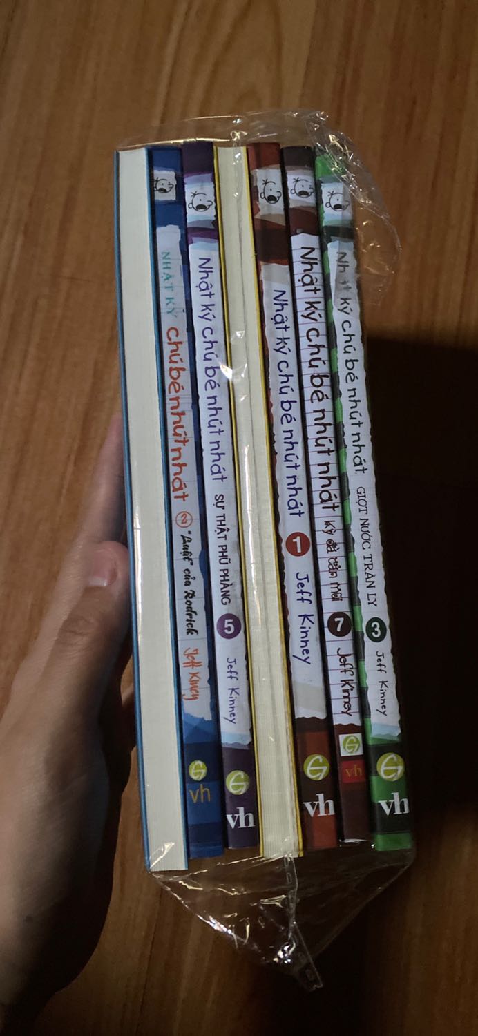 Sách này bạn bé nhà mình rất thích vì trước được đọc tập chuyến đi bão táp ở lớp rồi nên xin mẹ mua các tập đầu. Sách nhìn ổn, cứng cáp. M mua dc áp mã giảm ship nữa