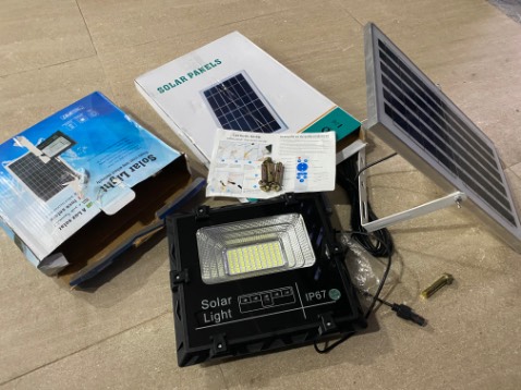 Tôi đã nhận được sản phẩm đèn năng lượng mặt trời, nhưng thiếu mất cái điều khiển từ xa! Đề nghị shop gửi thêm điều khiển từ xa cho tôi sớm