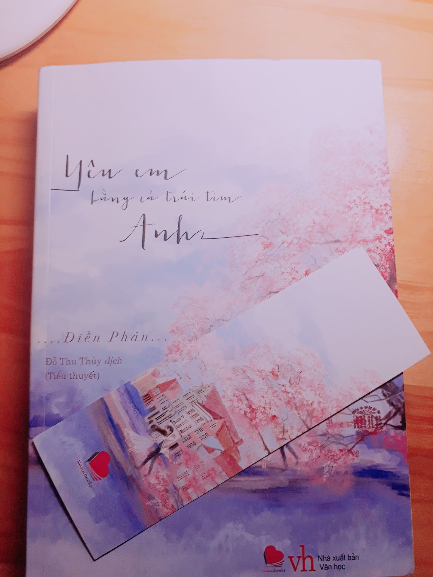 bìa sách đẹp nội dung nhẹ nhàng hay chỉ là mk thik sách hơi cũ bị cong mép sách