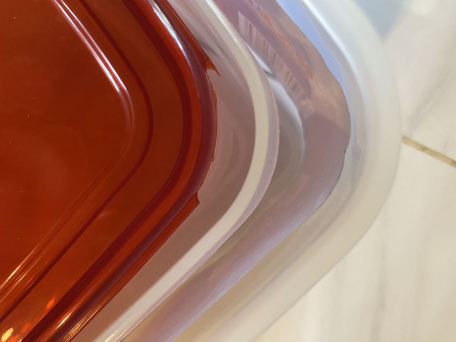 Vừa mở ra đã bể sẵn bên trong rồi,nhắn thì kg ai trả lời