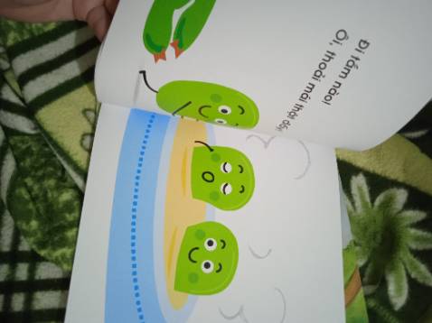 sách ít chữ con dễ hiểu, đầu tiên mình nghĩ sao nó đơn giản quá. nhưng mà như vậy bé lại rất nhớ và chăm chú nghe