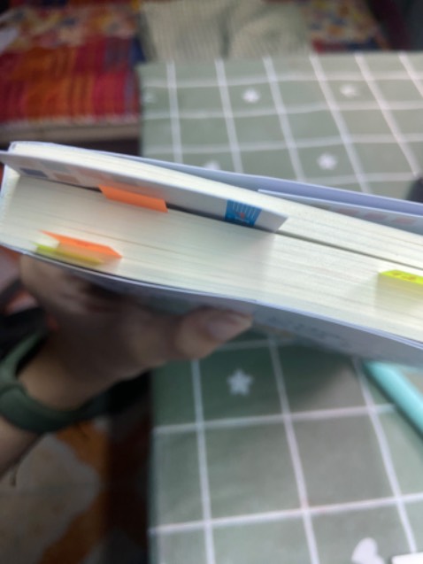 sách này đọc cuốn lắm, thích hợp cho những ai quan tâm đến các con số chủ đạo, tìm hiểu những điểm mạnh, điểm yếu của bản thân để có những thay đổi tích cực cho con đường tương lai và tâm tính của bản thân. sách nói chính xác về tính cách của mình và những điều cần cải thiện mà mình cũng đang lờ mờ nhận ra trước khi đọc sách này luôn, mình mới đọc hôm nay mà đọc 1 lèo 8 chương rồi, nên mua và tìm hiểu nhé