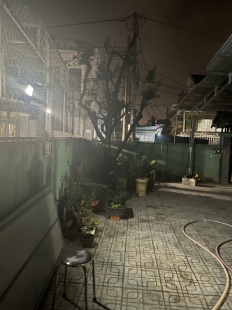 100w mà Ko đủ sáng như mong đợi; mình cứ nghĩ đèn 100w sẽ sáng hơn đèn điện 20w; nhưng quá tối.