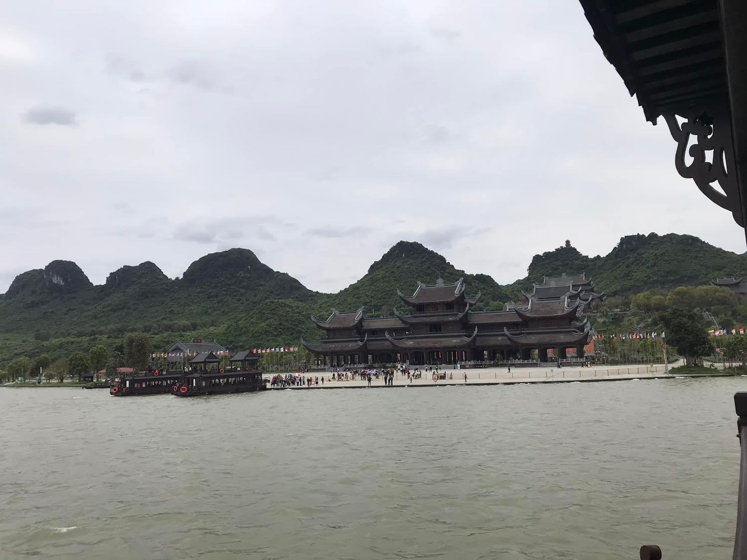 Đúng mẫu mã,hơi to so với tưởng tượng