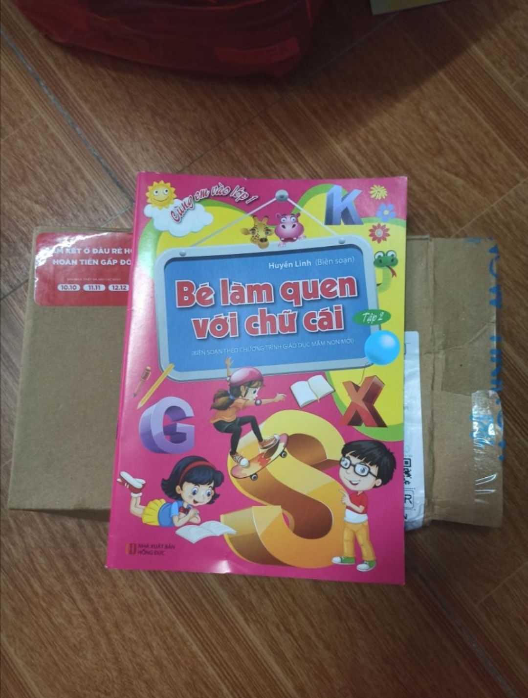 Đóng gói cẩn thận, nói chung cho bé giải trí và học ok