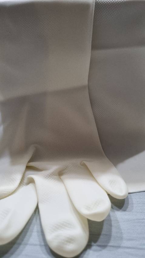 Cảm nhận đầu tiên khi nhận sản phẩm găng tay Parroti, dù chưa sử dụng, nhưng vẫn cảm thấy sản phẩm rất tốt, dày dặn, chắn chắn, đẹp. Cây lau nhà và khăn lau nhà của shop, tôi đã dùng qua thì rất tốt, tiện dụng, và đẹp. Đặc biệt, Parroti có giao nhanh trong vòng 2 tiếng, rất thuận tiện khi mua hàng.