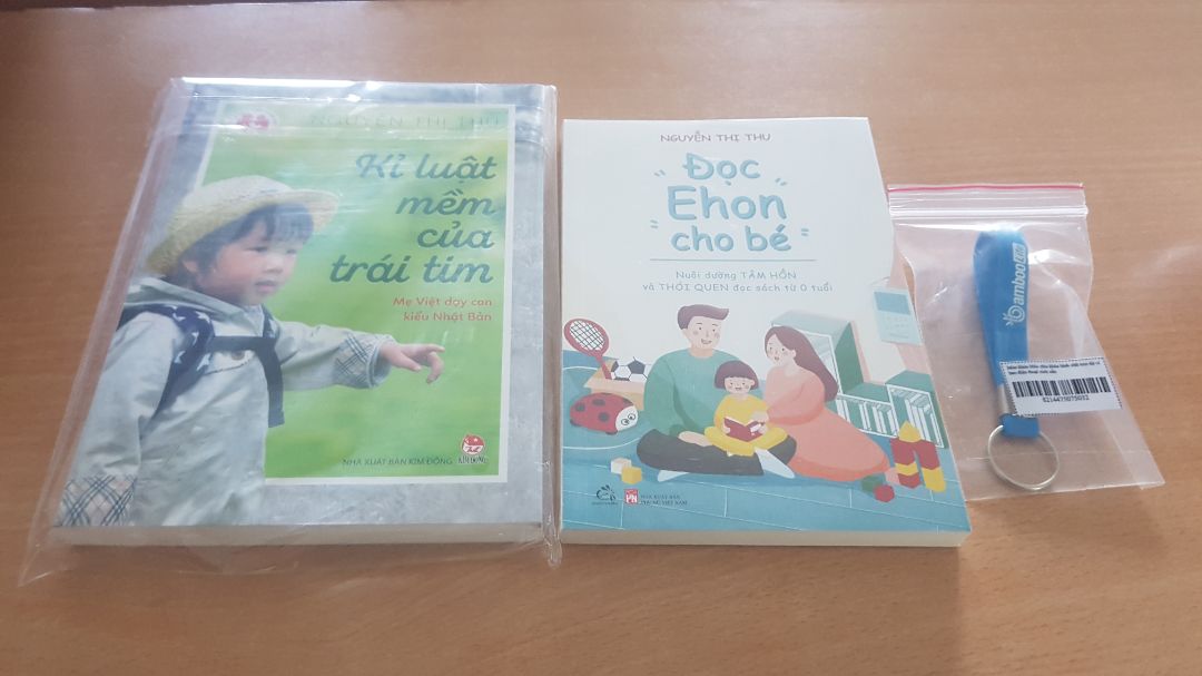 sách đẹp, mua về chưng sang tủ sách thôi. Nhưng nội dung thì hay à.