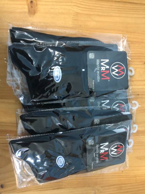 Đáng tiền, rất nên mua nhé !!!!! 
Giao nhanh, đúng màu , đủ. sản phẩm quá ưng ý,  bao bì tem mác đủ, thông tin địa chỉ rõ ràng, hàng made in vn.
Chất liệu 95 % cotton, mang thoải mái ko bị mùi hôi chân như nhiều loại vớ từng đi, có tem kháng khuẩn chất. cổ chun vớ co giãn tốt mang không bị tuột, vớ thêu thương hiệu basic nhưng mang rất sang trọng.
Giá 35k mua kèm combo chưa đến 25k /đôi, với mức chi trả này, thật sự rất hài lòng và chắc chắn sẽ còn mua tiếp trong tương lai. 5*