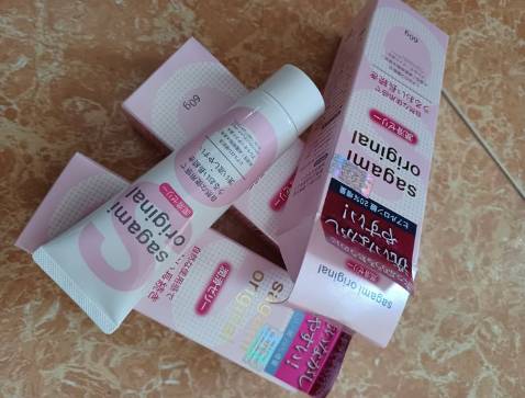 Tôi đã dùng thử tất cả các thương hiệu có bán trên Tiki, và bây giờ mới kết luận Sagami này thì vượt trội các loại khác bởi có độ trơn giữ lâu nhất (cho nên lần mua lại này thì mua luôn 3 tuýp như trong hình chụp cho đỡ phí chuyên chở).