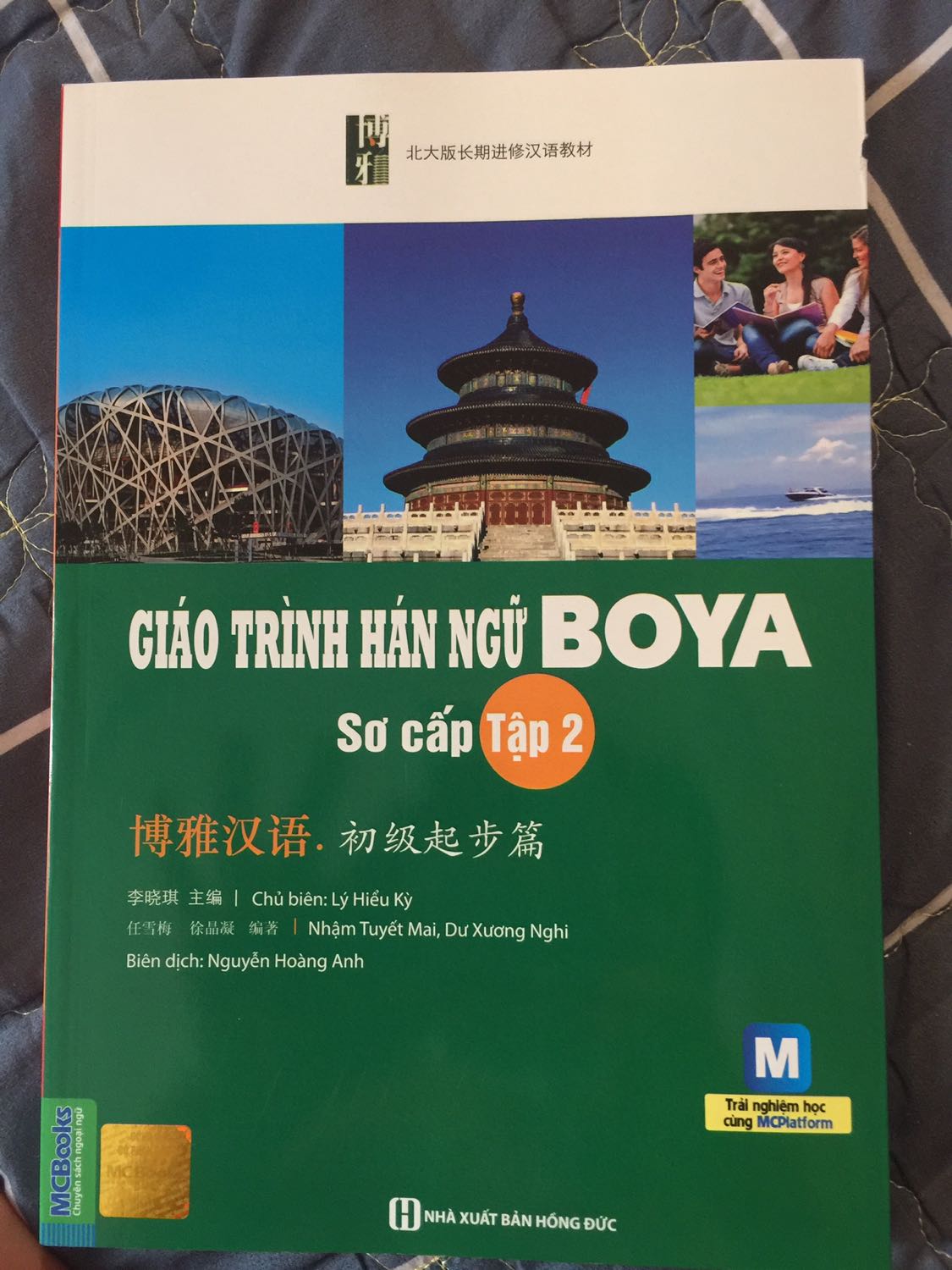 Sách bị thủng như ảnh. Đặt hàng giao trong ngày nhưng lại để sang ngày hôm sau mới giao.