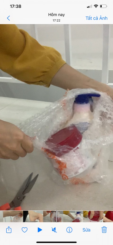 Bao bì lọ kem ủ sơ sài, ko có tem niêm phong, giao tới hở nắp đổ hết nửa lọ Bao bì lọ kem ủ sơ sài, ko có tem niêm phong, giao tới hở nắp đổ hết nửa lọ