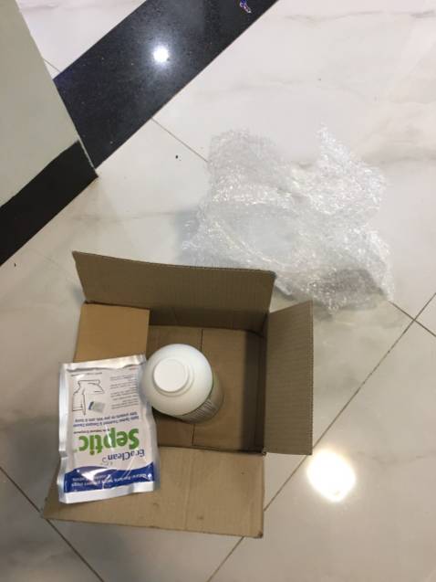 Shop ơi giao thiếu cho mình 1 gói Ecoclean Septic, vì mình đã mua 1 lần bên shop hàng rất ok nên đã tin tưởng nên khi chồng nhận hàng về 1 ngày mình mới mở ra xem và bị thiếu ạ, shop xem xét giải quyết giúp mình nhé