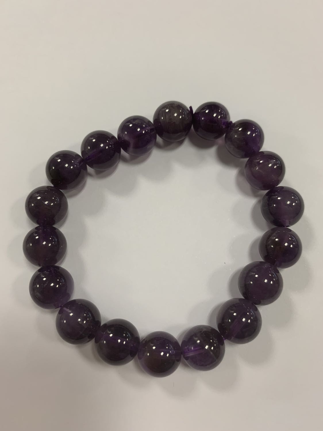 Rất hài lòng. Giao hàng nhanh. Vòng tay nhẹ nhàng, màu tím dễ thương.