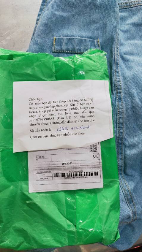 Mình vừa nhận sản phẩm. Do lúc nhận hàng người nhà nhận dùm. Mình đặt 2 sản phẩm nhưng khi nhân chỉ nhận được 1 sản phẩm. Và nhận được lời nhắn từ trong gói hàng liên hệ để hoàn trả do sản phẩm còn lại đã hết hàng. Nhưng mình gọi điện không liên lạc được. Rất không hài lòng.