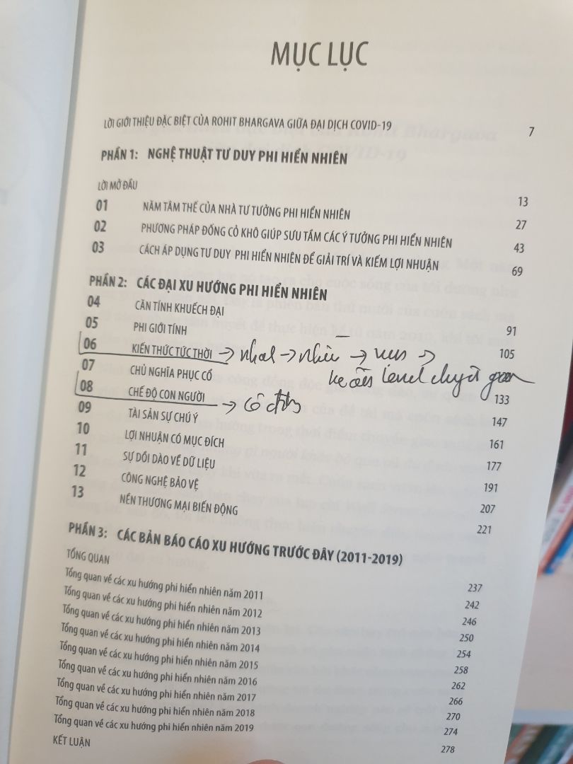 chỉ ra các xu hướng đang xảy ra - 10 xu hướng chính, cách dự báo xu hướng( thực tế là cách sưu tầm dữ liệu để dự báo) - ko chia sẻ sâu về các lập luận hay tư suy