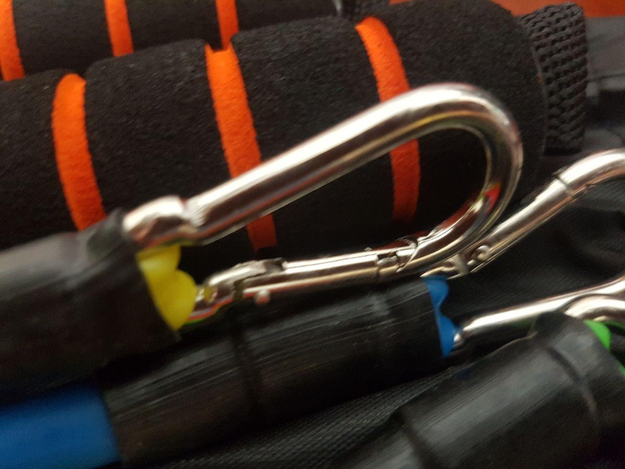 Móc chắc chắn , dây đàn hồi tốt tập không sợ bị đứt giữa chừng , thấy giá cao hơn bên khác nhưng được cái yên tâm , chất lượng tương xứng giá tiền ,shop có kèm thư càm ơn , xin review và hướng dẫn dùng rất có tâm , đánh giá shop 5 sao vì chất lượng phục vụ và sản phẩm tốt