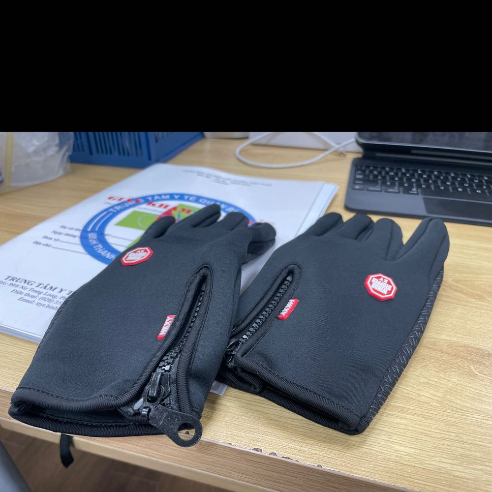 Tạm ổn. Dày và cảm ứng được. Nhưng hình ko giống thực tế   Ko có cổ tay. Cụt ngủn Tạm ổn. Dày và cảm ứng được. Nhưng hình ko giống thực tế   Ko có cổ tay. Cụt ngủn