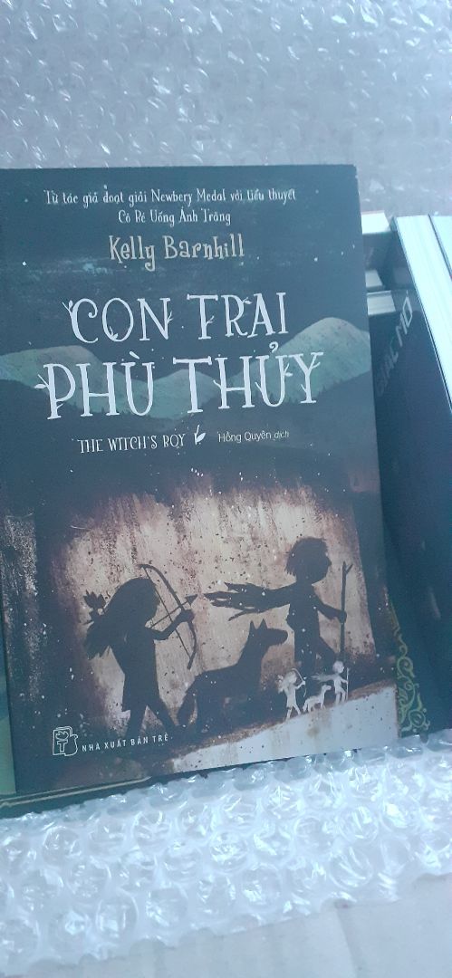 nội dung khá cuốn, những tình tiết đan xen nhau tạo nên sự gây cấn. mặc dù sách nước ngoài nhưng được dịch lại rất mượt, câu từ không lủng củng.