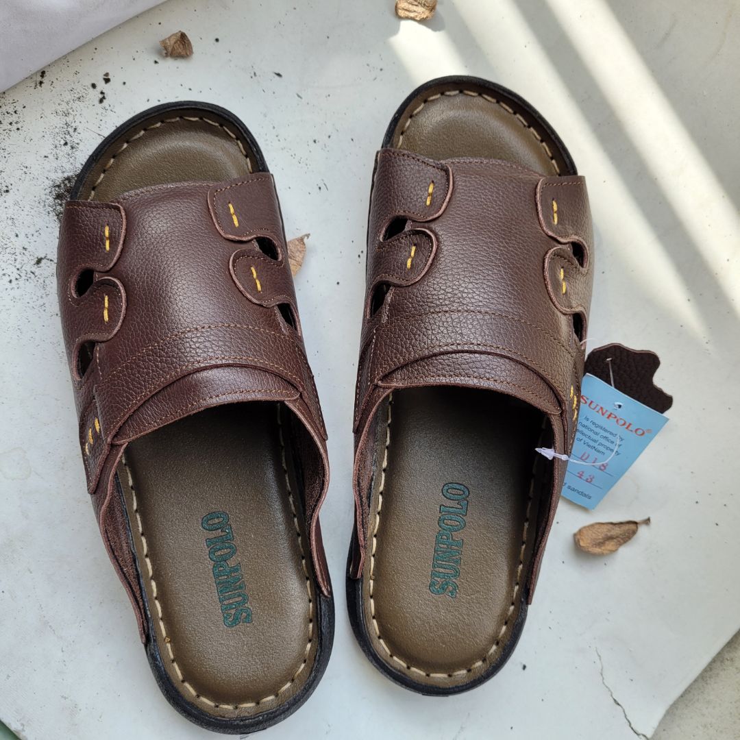 Hài lòng! Dầy dặn chắc chắn, đi êm, đẹp. Shop hỗ trợ đổi size nhanh chóng.