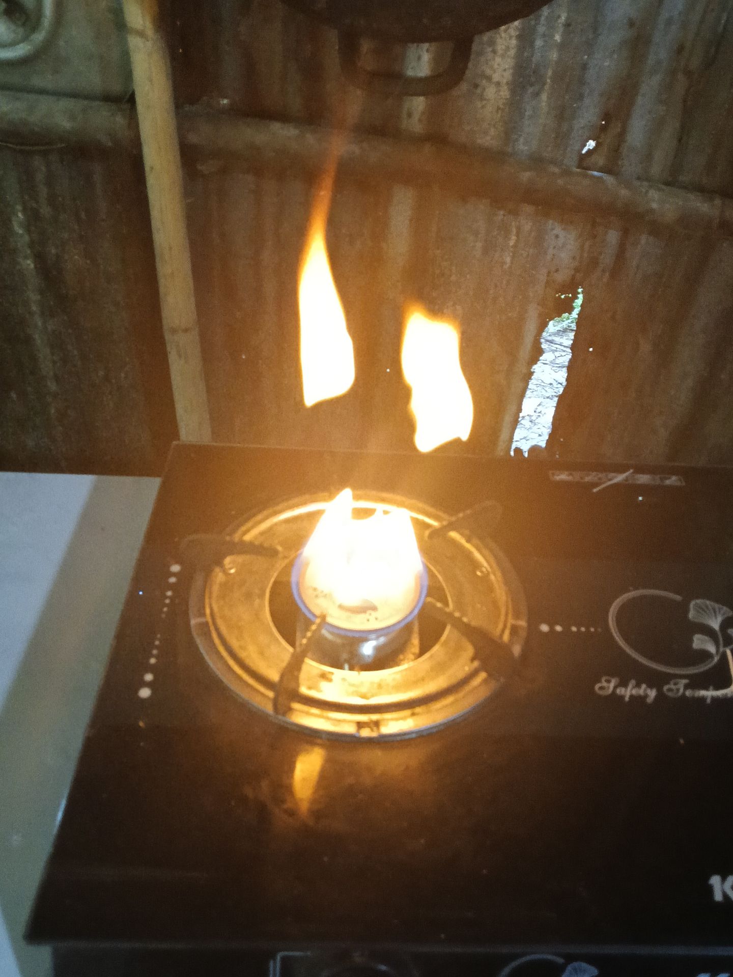 sử dụng gần 1 tháng thì sản phẩm bị lỗi. trả hàng   gần 14 ngày chưa xong.liên hệ cskh cũng chẳng giải quyết được gì, cứ bảo chờ,bếp gas là vật dụng sử dụng hằng ngày bảo chờ. mua giờ ko biết bếp gas .vvv ko nên mua trên app tiki