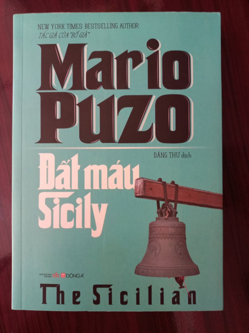 Tác phẩm của Mario Puzo luôn làm mình thấy hứng thú, những cái tên, những màu sắc và những câu truyện cuốn hút đến trang cuối cùng.