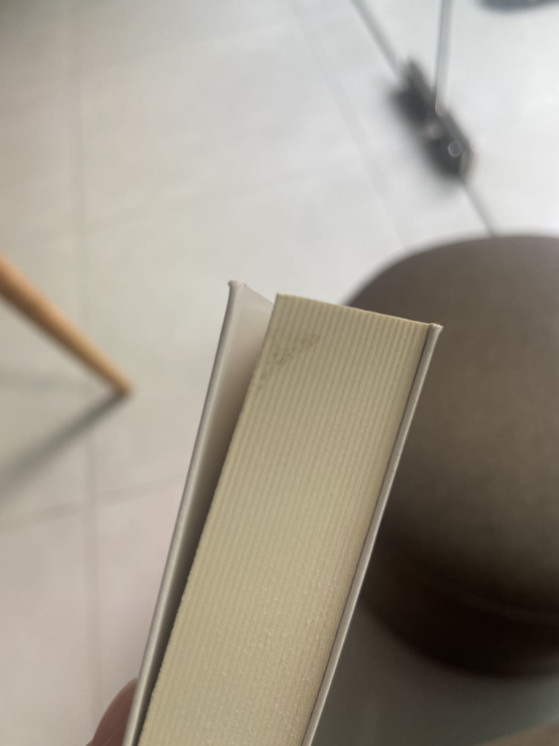 Không biết là do vận chuyển hay sao mà góc cạnh của sách bị méo mó , vài chỗ bị bẩn , mong quyển sách lần sau đặt sẽ hoàn hảo hơn!!