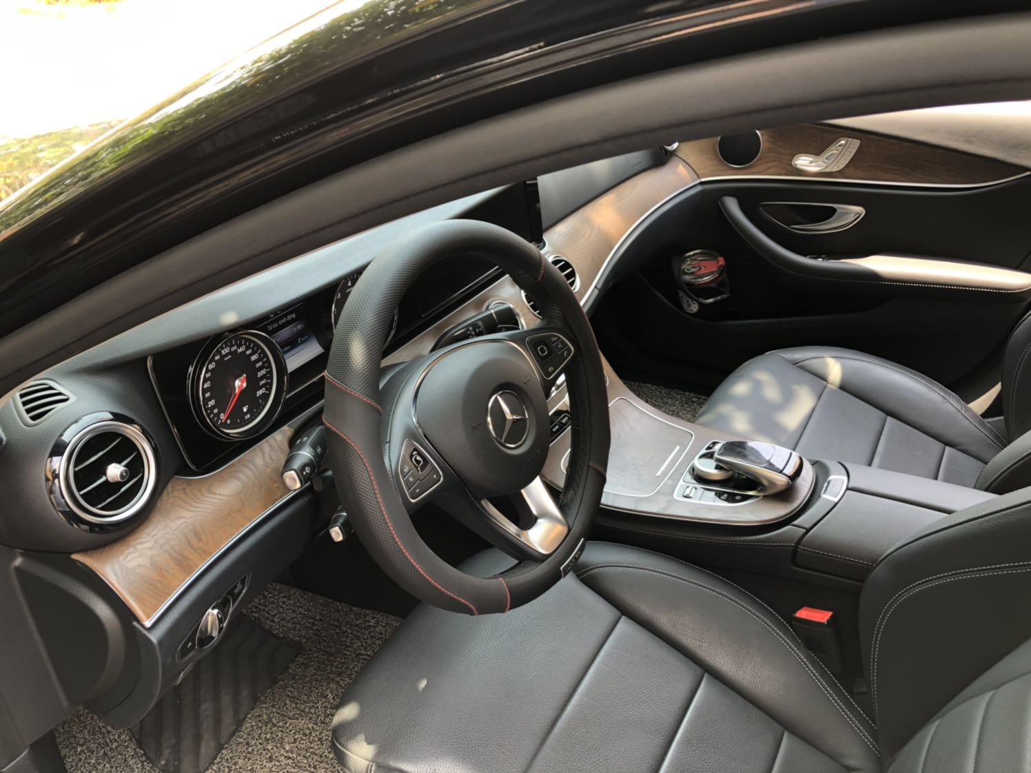 Rất hài lòng!
Hàng chính hãng, cầm sướng tay, cảm giác rất chắc vô lăng, giao hàng siêu nhanh! Sẽ ủng hộ shop dài dài :D