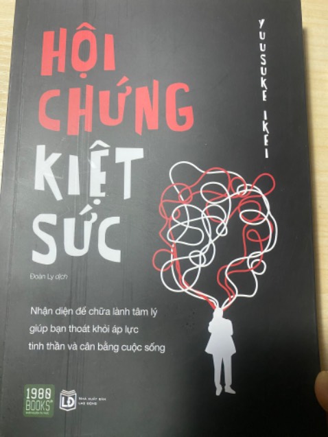 Cuốn sách này giúp mình nhìn lại bản thân mình. Nói lên một số thực trạng hiện nay khiến nhiều người cảm thấy ngày càng mệt mỏi trong công việc và trong học tập. Tuy chưa đọc hết nhưng thấy nội dung mở đầu khá hấp dẫn. Cỡ chữ dễ nhìn, dễ đọc.