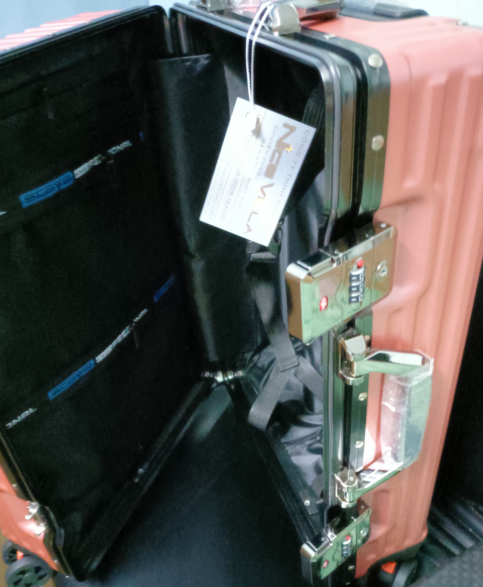 Thích bánh xe có thể tháo rời, ô khóa nhìn mướt. giao hàng nhanh.