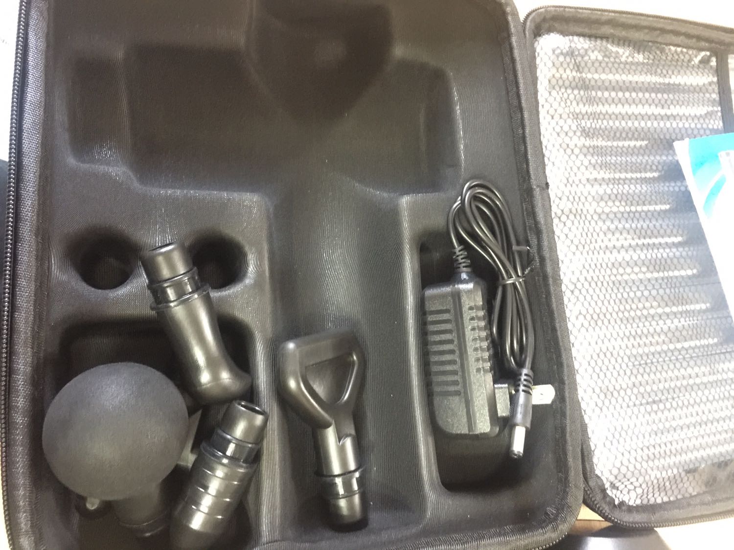 Thời gian giao hàng nhanh. Tuy nhiên sản phẩm được đóng gói sơ sài hộp sản phẩm có chỗ bị móp. Một số đầu Massage bị trầy xước