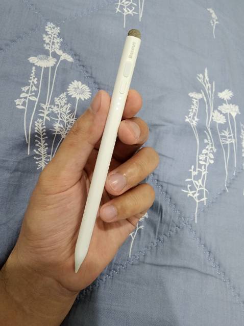 Bút dùng tốt, chỉ cần bật lên và viết, không cần chờ kết nối.