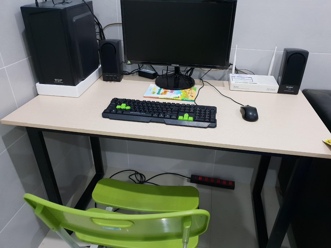 Bàn ok, giao hàng đúng như mẫu mã. Mình vẫn sợ giao hàng xa, hàng không được nguyên vẹn nhưng tiki đóng gói rất cẩn thận nên vẫn ok. Trước giờ mình toàn mua hàng Tiki, luôn hài lòng. Sẽ tiếp tục ủng hộ Tiki.