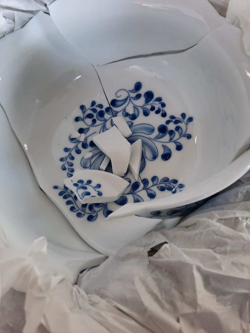 vỡ hết 1 cái tô to. Làm sao để đền bù cho mình đây