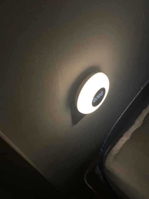 Đèn ok nha, tiện lợi cho mẹ bỉm sữa. Vừa căn giờ cho con ăn được lại vừa có điều khiển từ xa bật chế độ sáng theo ý mình. Đèn đẹp nha rất đáng tiền nên mua nha, shop đóng gói cẩn thận