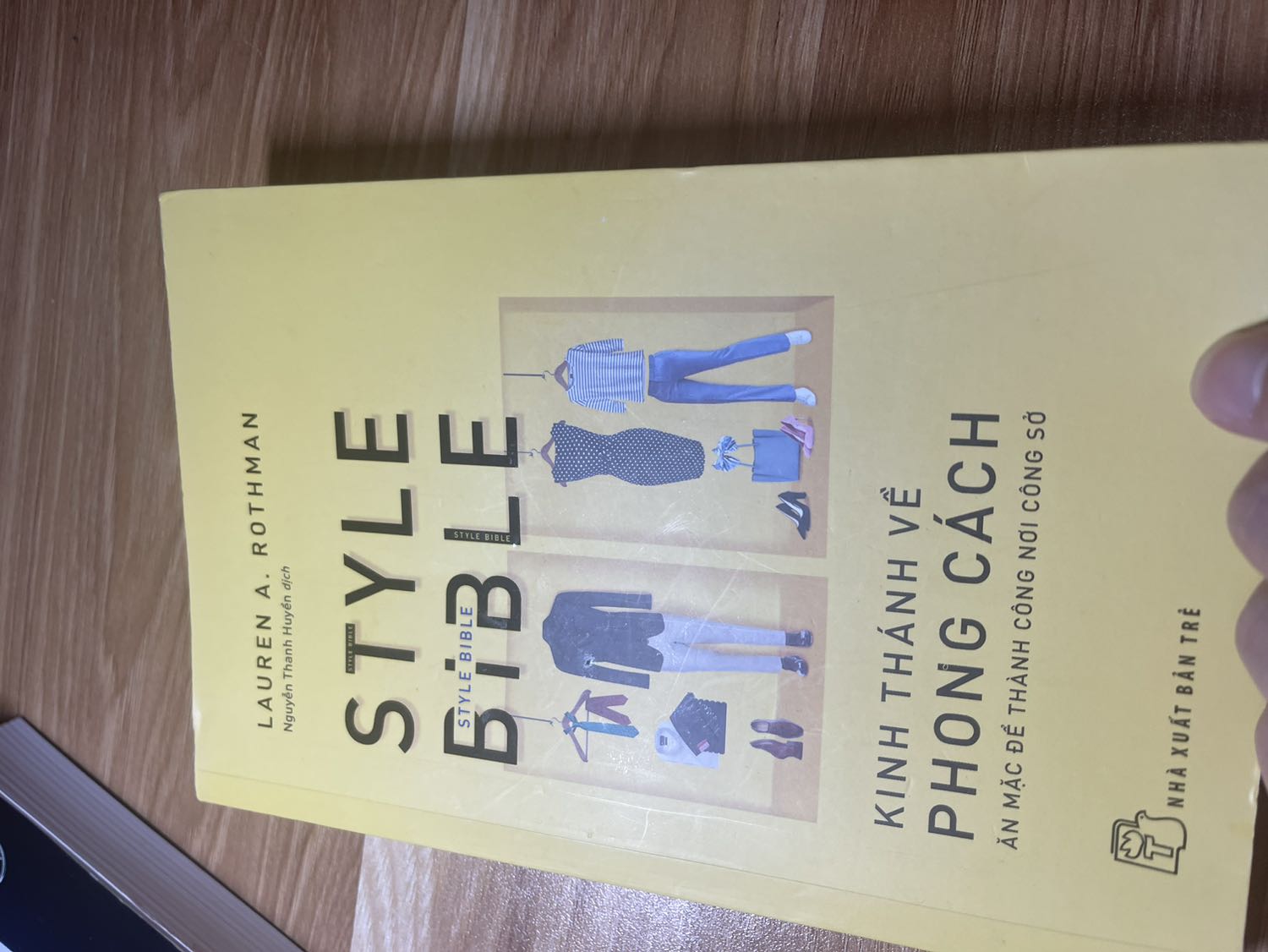 Thực sự là bất ngờ về Tiki và sách! mở sách ra trong đó thiếu hẳn 20 trang luôn! ko rõ sách in lỗi hay là sách lậu