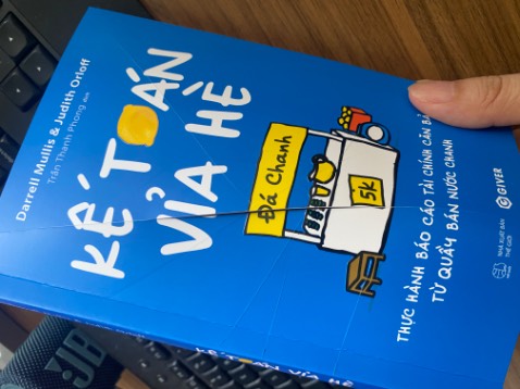 Sách bị rạch trang bìa trong khi bao đóng gói bằng túi chứ không phải hộp giấy và vỏ bao không bị rạch