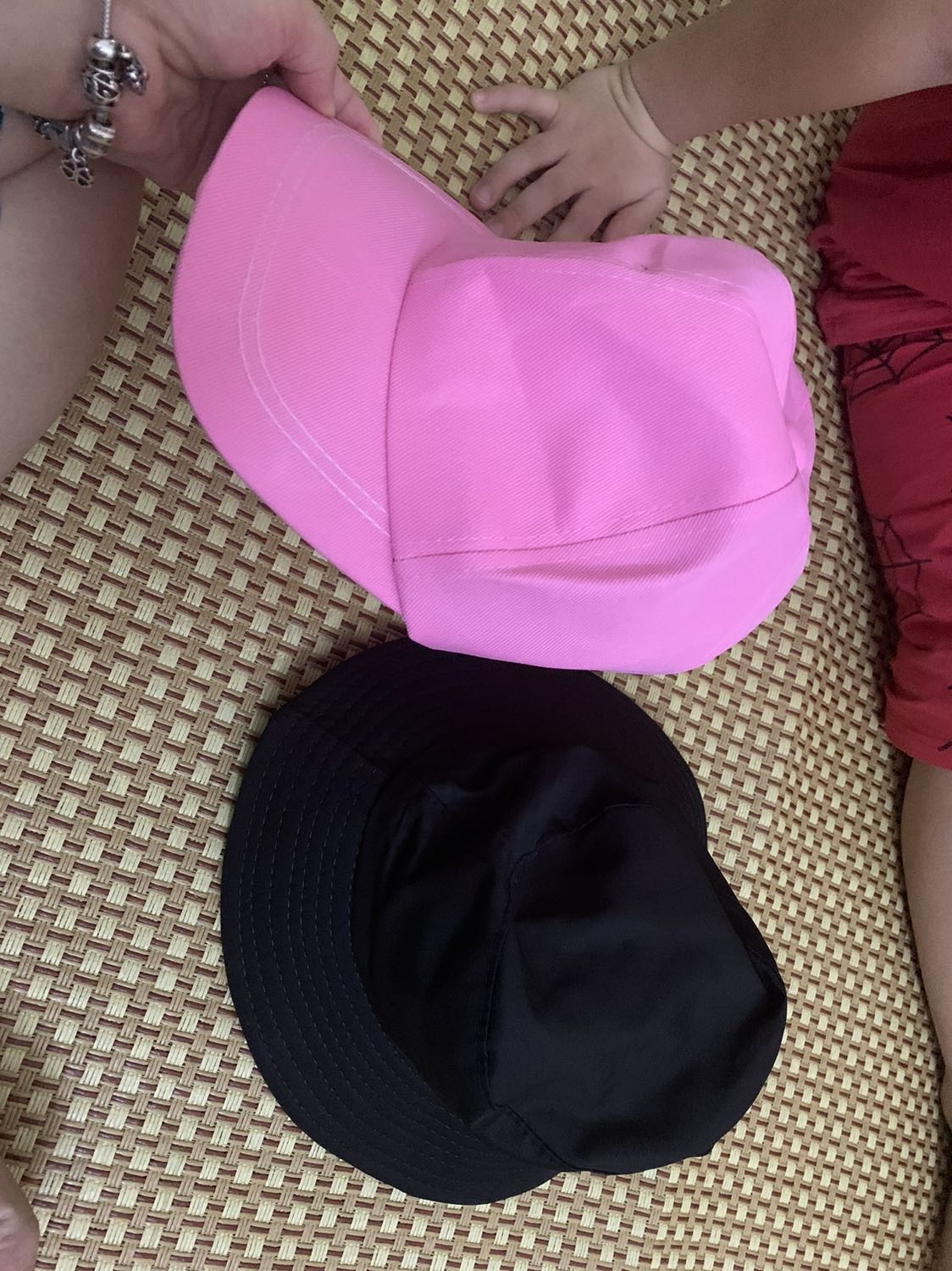 Hàng ko đúng ảnh, chất rất tệ. Mình yêu cầu shop đổi hàng đúng như hình nhưng shop ko hỗ trợ, cứ nói Tiki có nút ấn trả hàng mà thực ra ko hề có Hàng ko đúng ảnh, chất rất tệ. Mình yêu cầu shop đổi hàng đúng như hình nhưng shop ko hỗ trợ, cứ nói Tiki có nút ấn trả hàng mà thực ra ko hề có