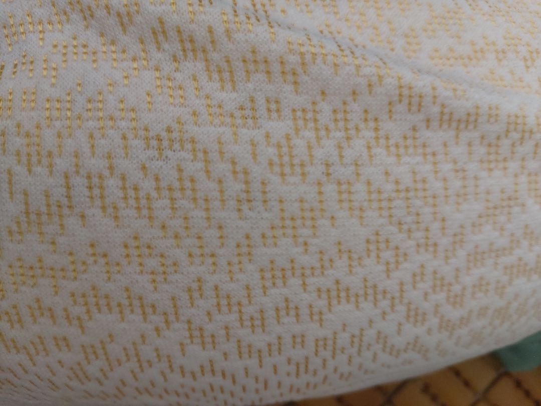 vải  đẹp. gối  thích  hợp cho nam hoặc  mấy  bạn  thích  cao.dày dặn  đáng  mua